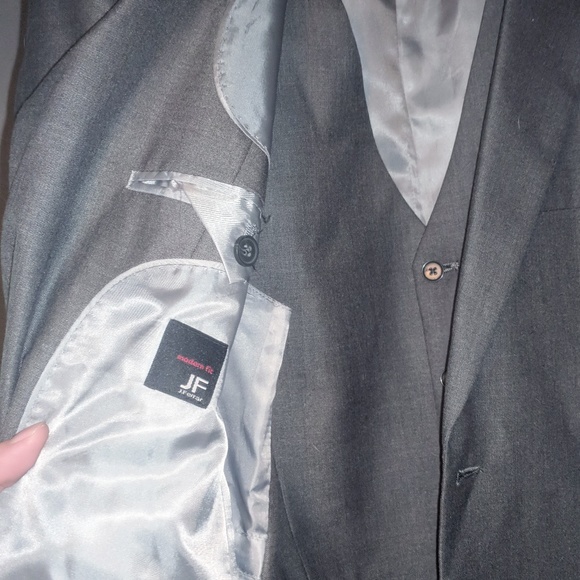 JFerrar Gray Suit Jacket, Vest and Pants - Picture 2 of 7